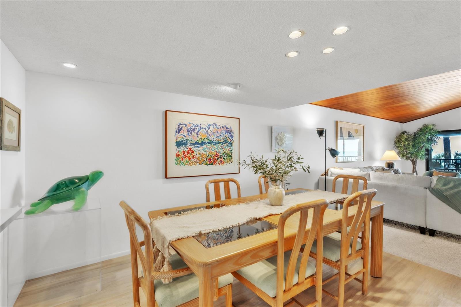 Image 9 of 61 For 5635 Gulf Of Mexico Drive 202