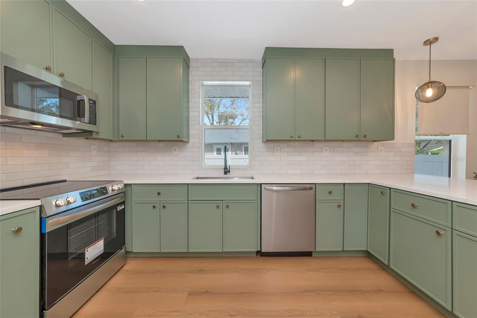 Image 17 of 56 For 316 27th Street W