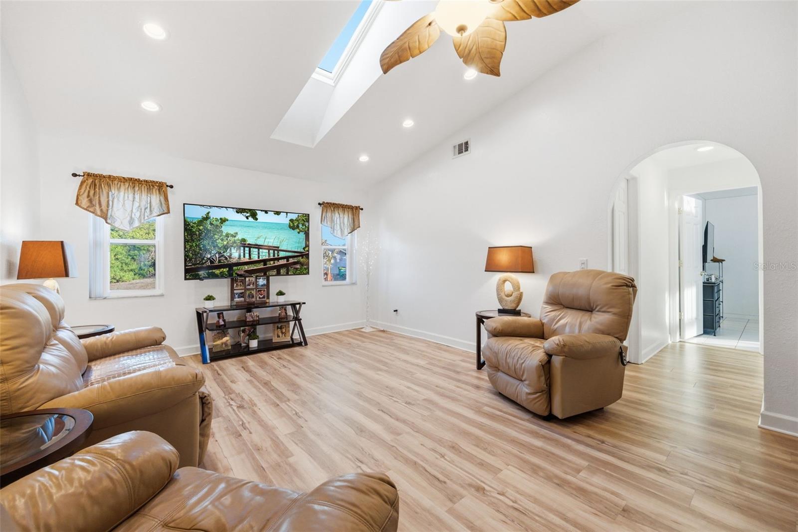 Image 13 of 42 For 23191 Ruby  