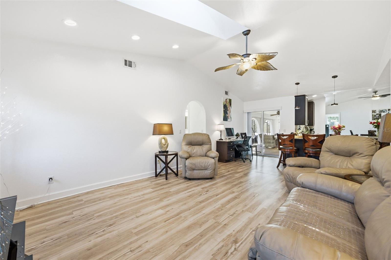 Image 16 of 42 For 23191 Ruby  