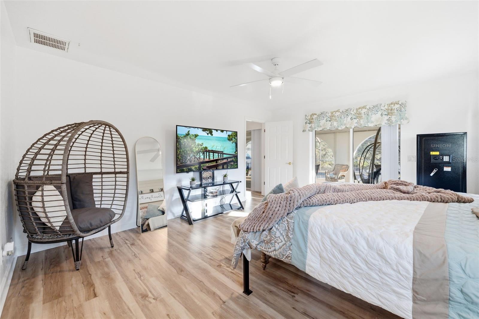 Image 18 of 42 For 23191 Ruby  