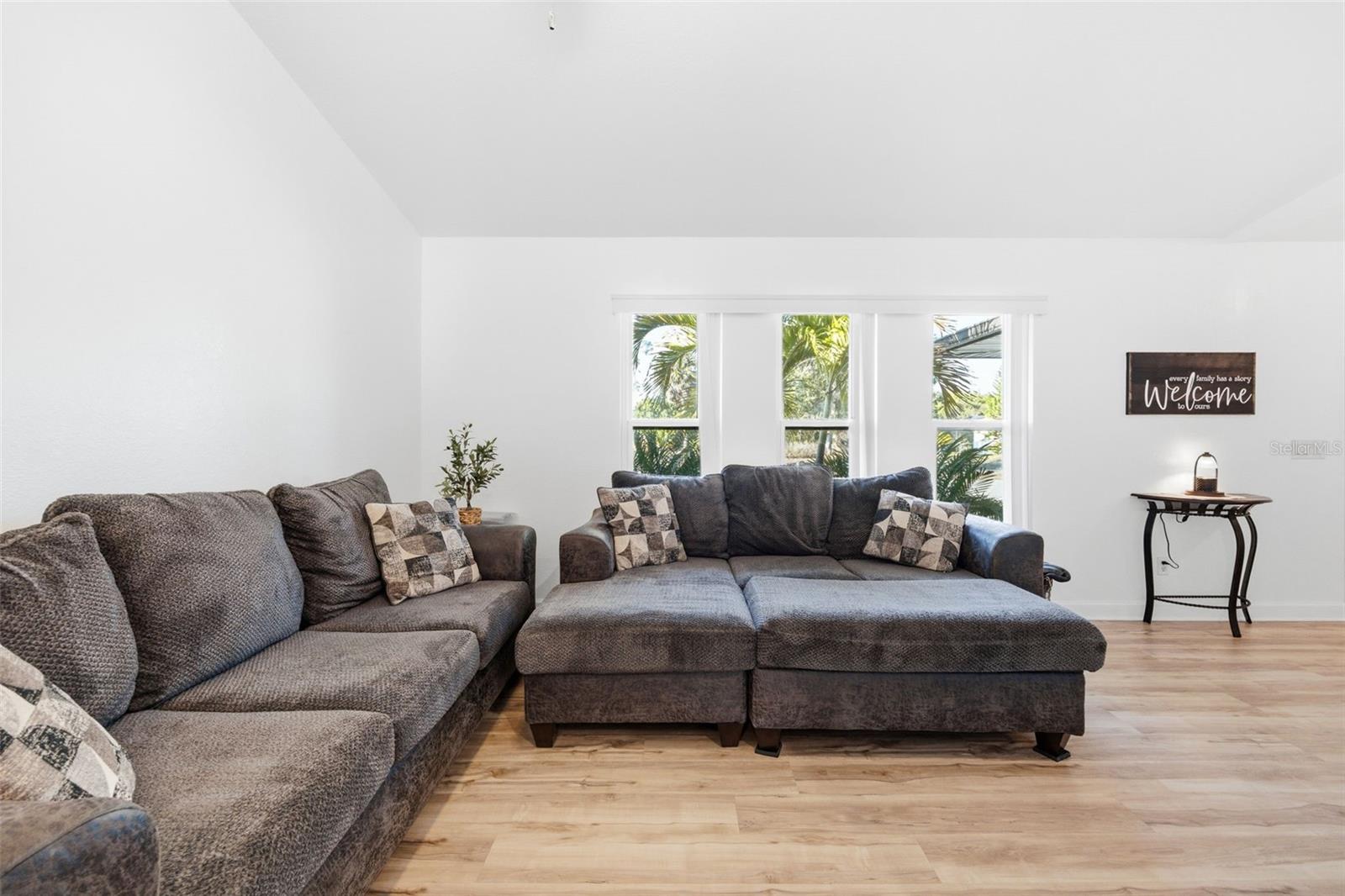 Image 4 of 42 For 23191 Ruby  