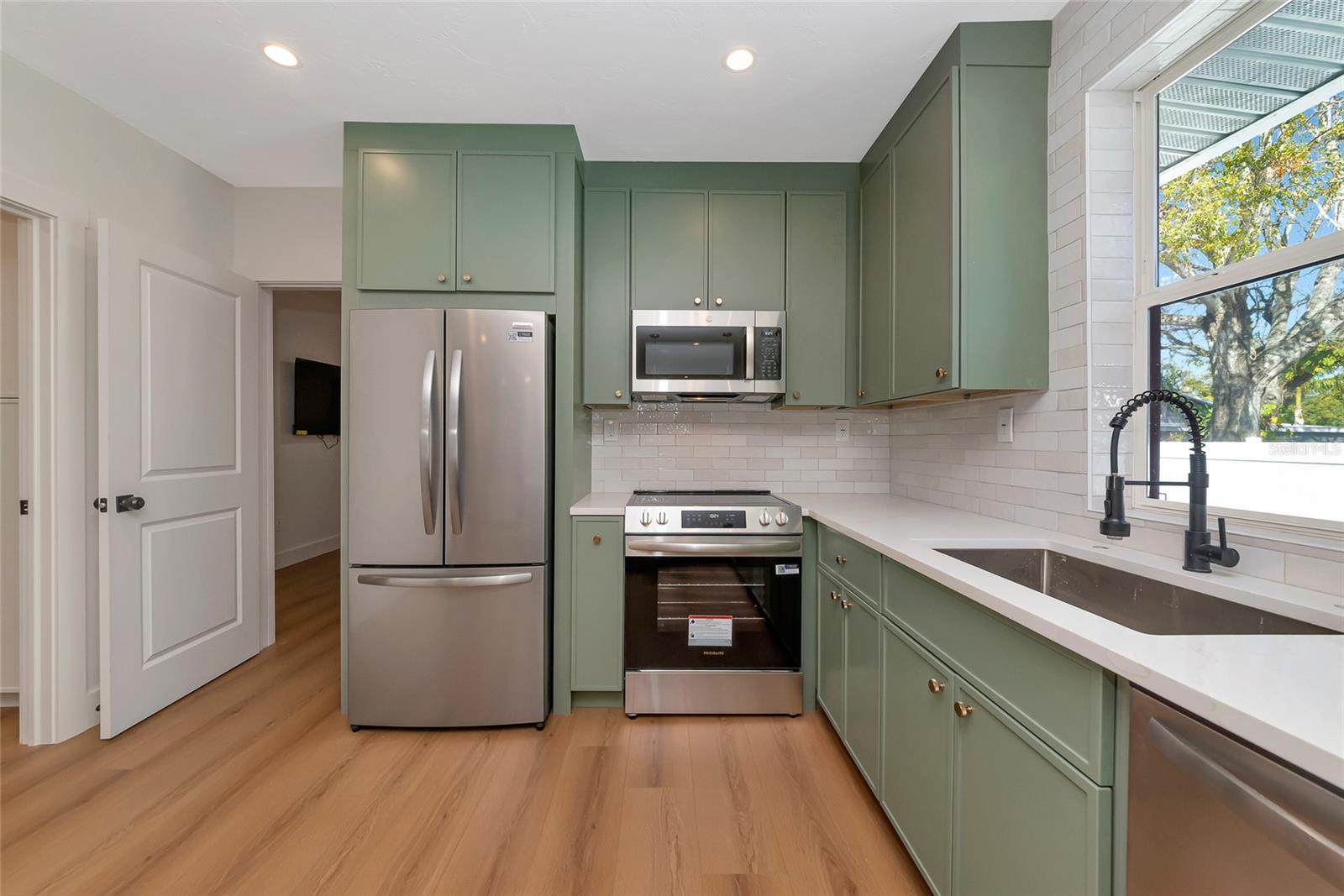 Image 20 of 59 For 316 27th Street W