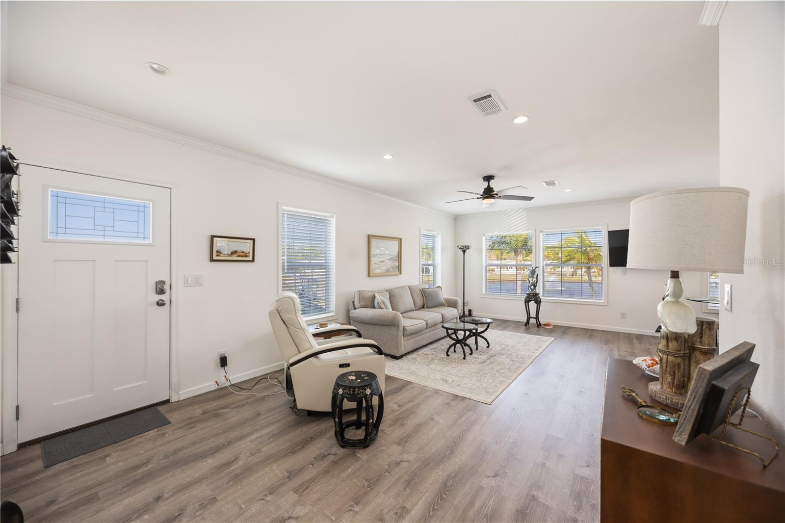 Image 7 of 36 For 2 Botany Bay Circle