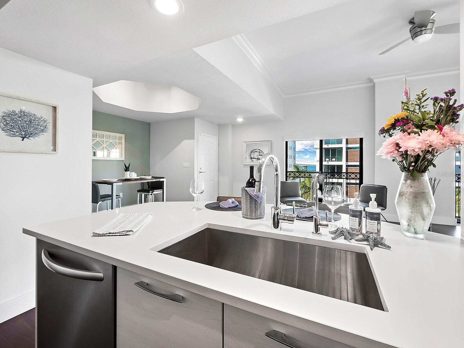 Image 4 of 15 For 205 Golden Gate Point 401