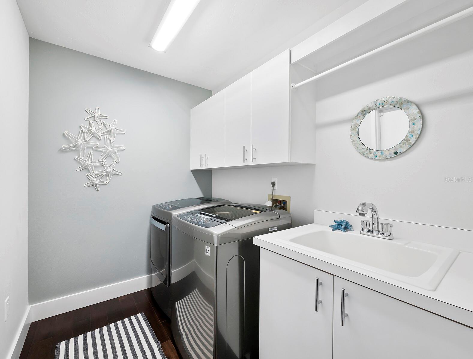 Image 5 of 15 For 205 Golden Gate Point 401