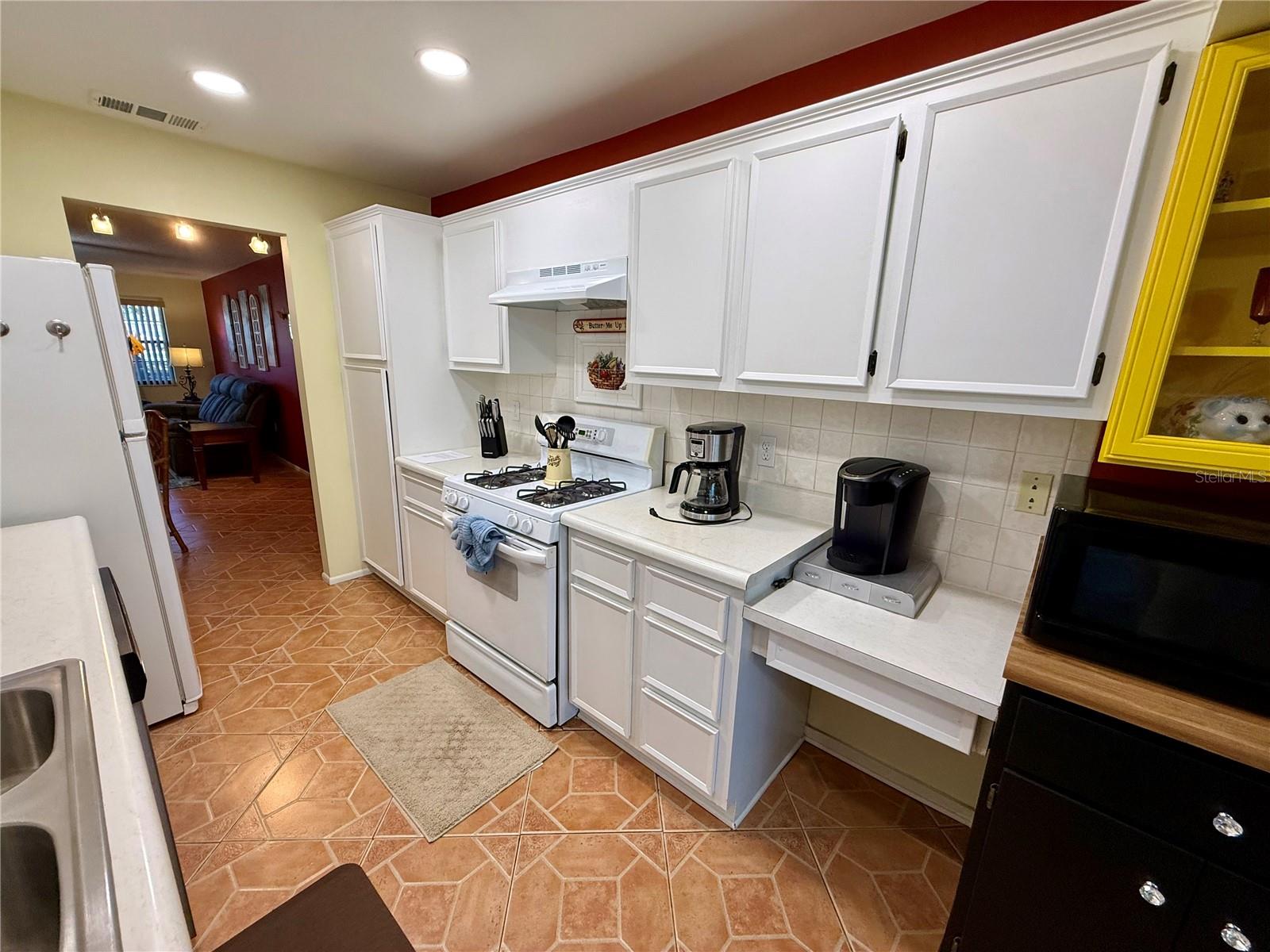 Image 10 of 37 For 6070 80th Street N 105