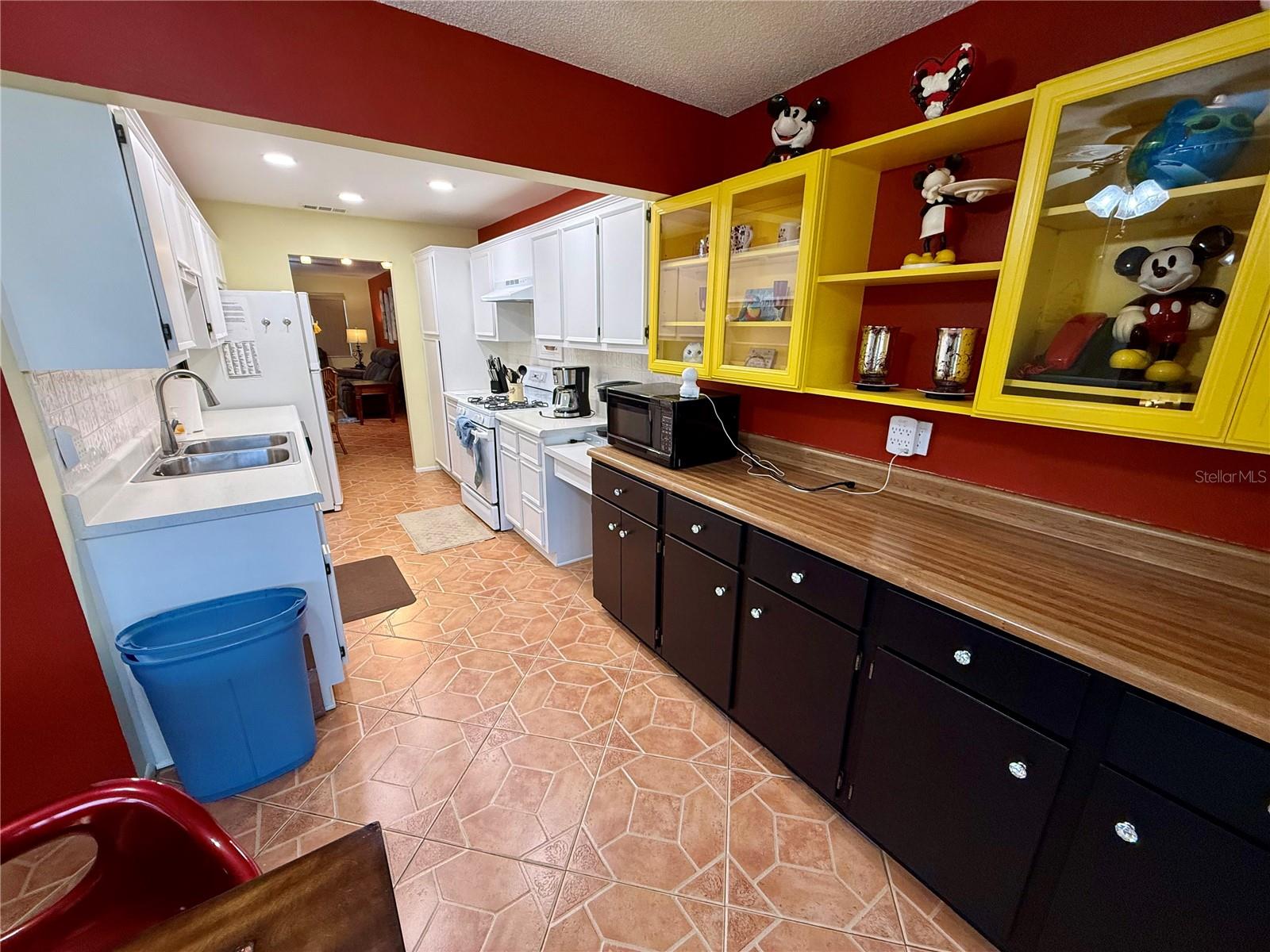 Image 11 of 37 For 6070 80th Street N 105