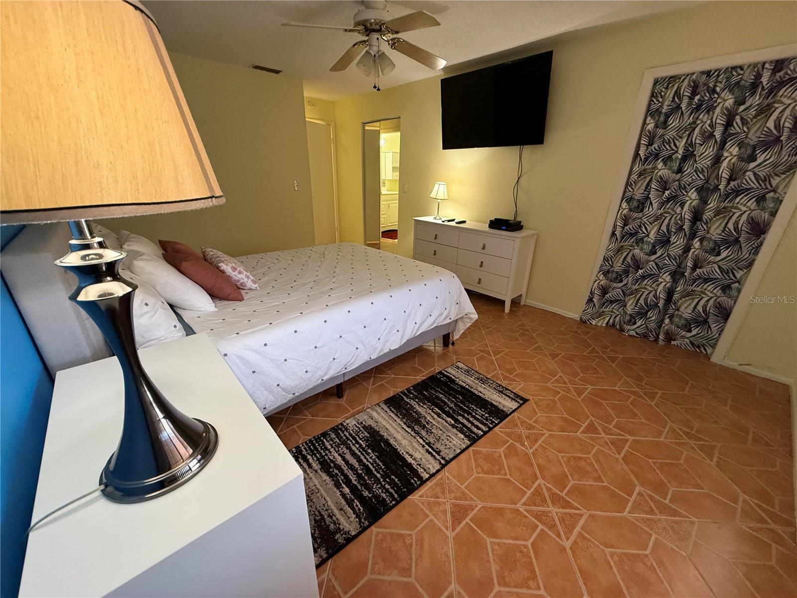 Image 20 of 37 For 6070 80th Street N 105