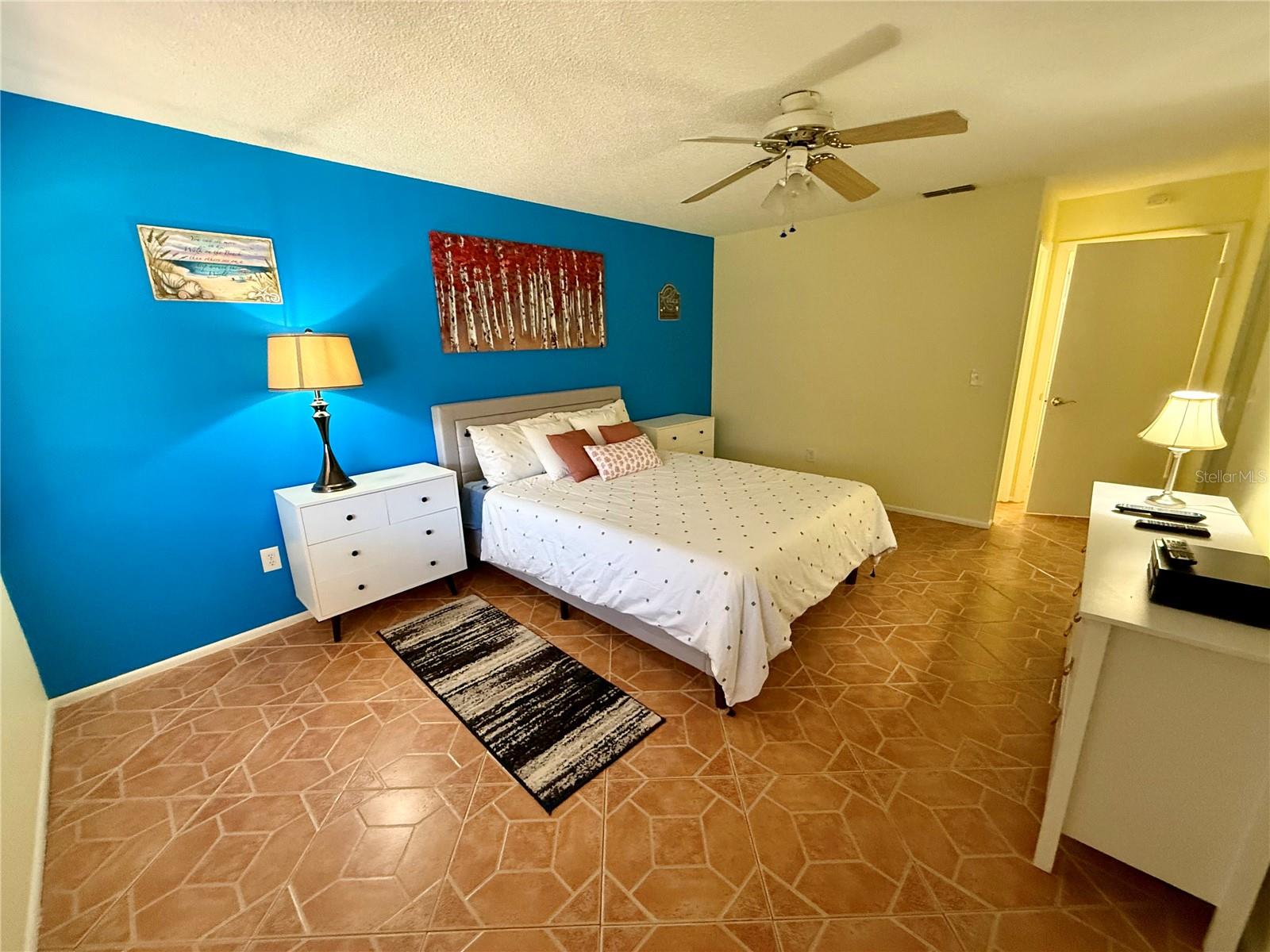 Image 21 of 37 For 6070 80th Street N 105