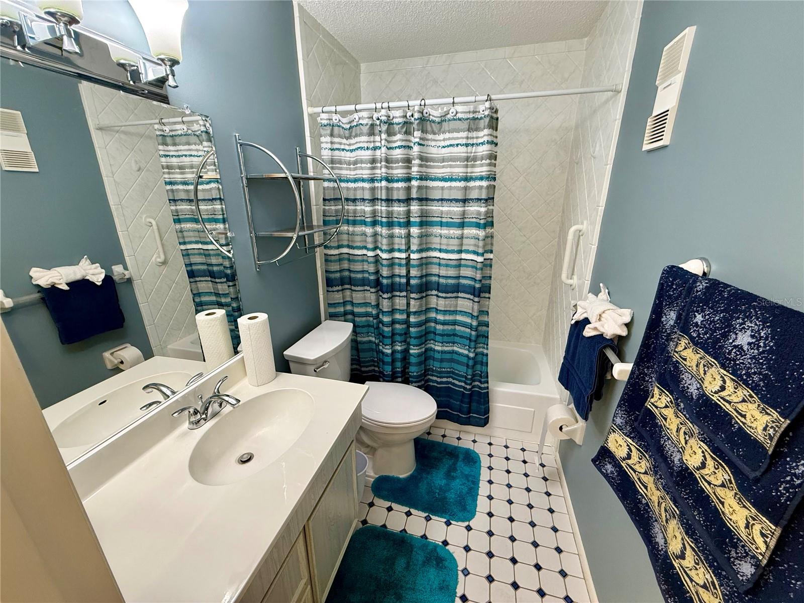 Image 27 of 37 For 6070 80th Street N 105