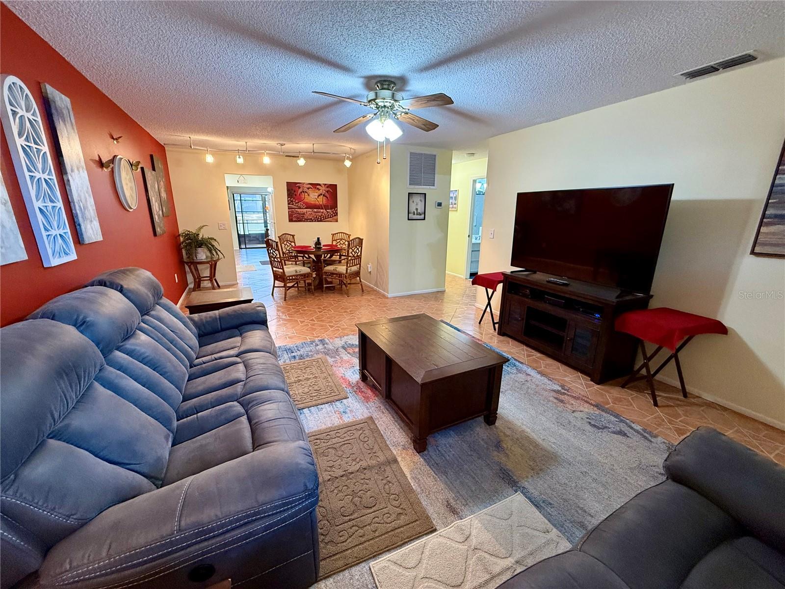 Image 6 of 37 For 6070 80th Street N 105