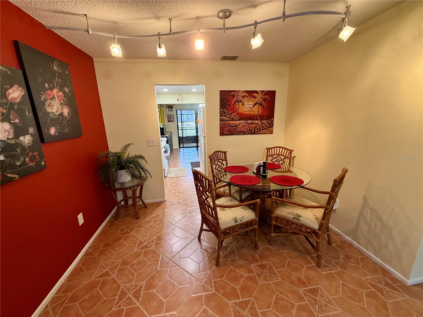 Image 7 of 37 For 6070 80th Street N 105