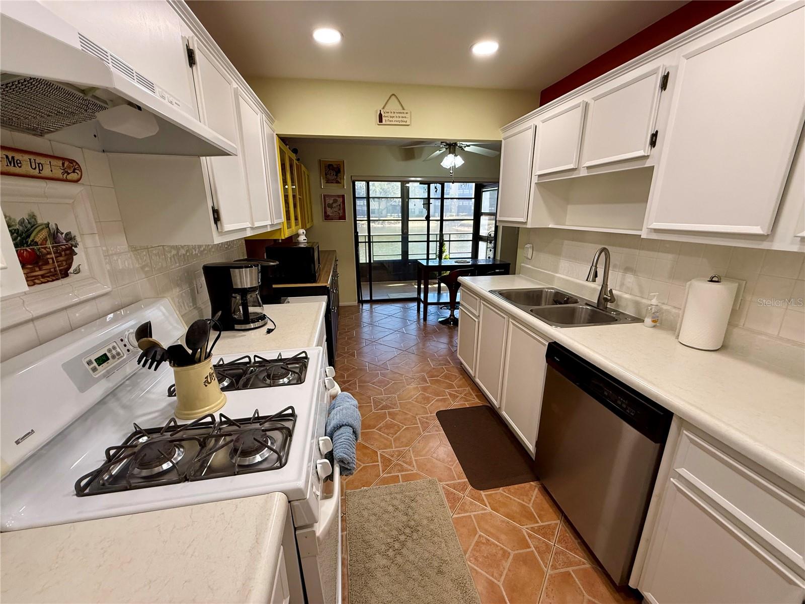 Image 9 of 37 For 6070 80th Street N 105