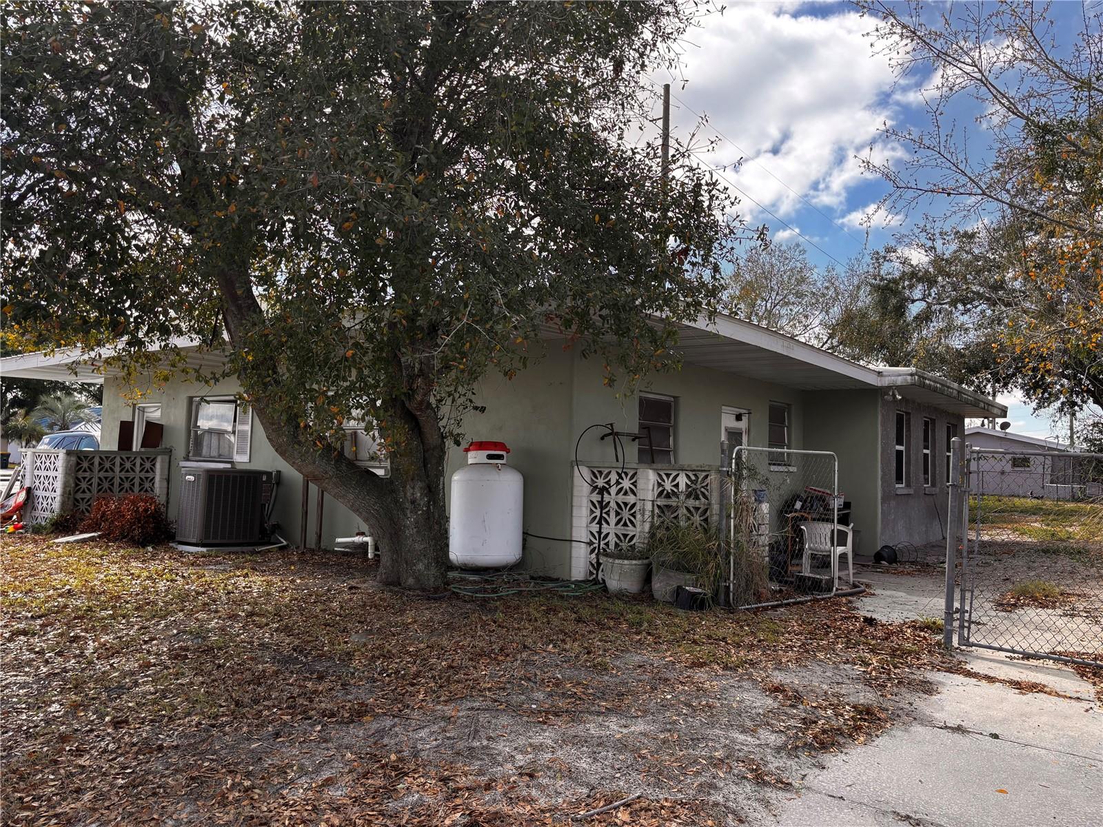 Image 20 of 22 For 3744 Sebring Parkway