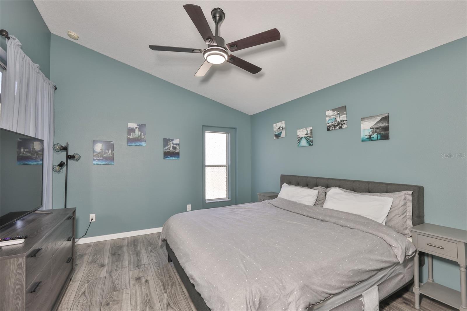 Image 19 of 42 For 8130 Alamosa Wood Avenue