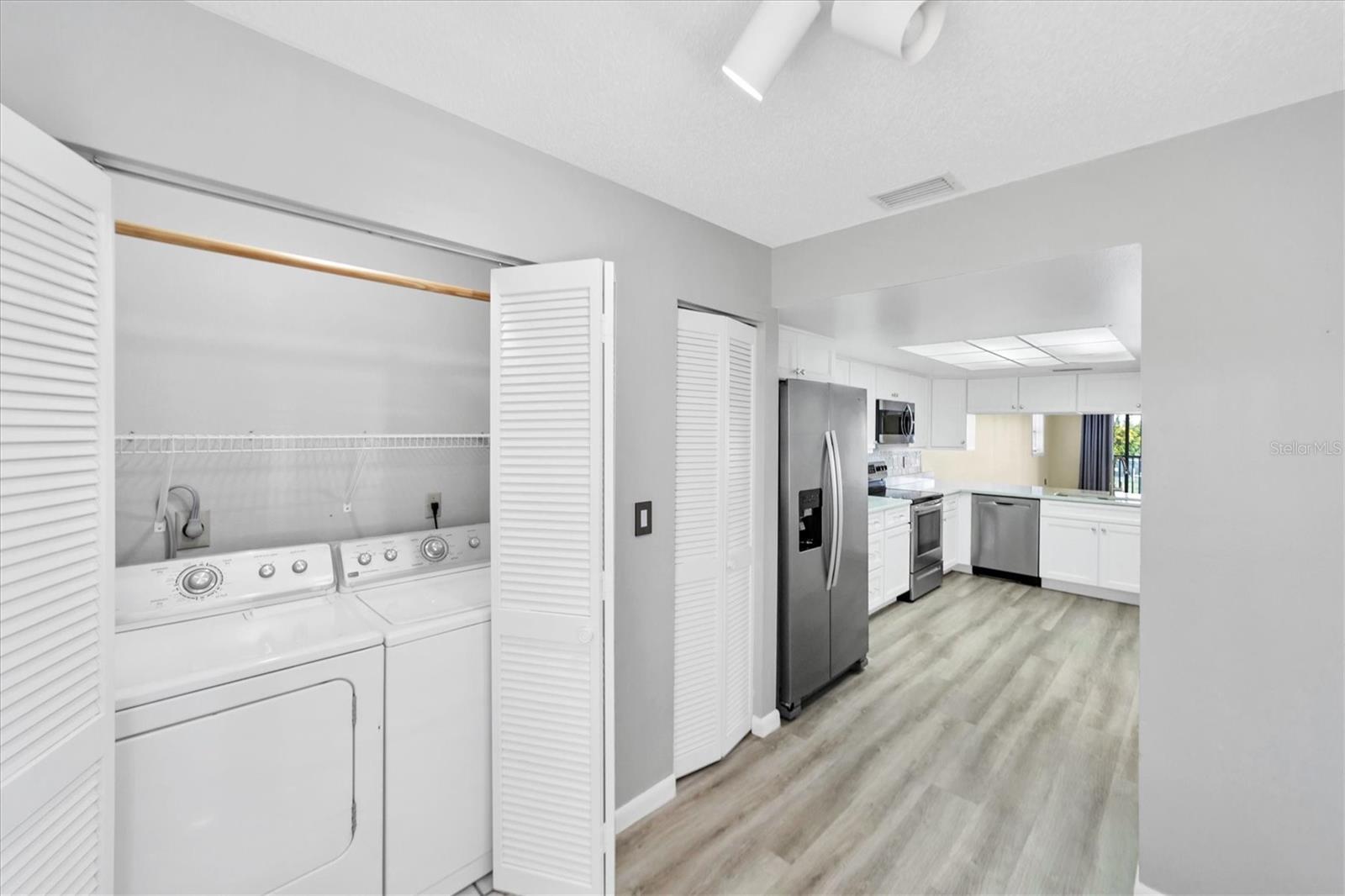 Image 18 of 66 For 515 Leffingwell Avenue 116