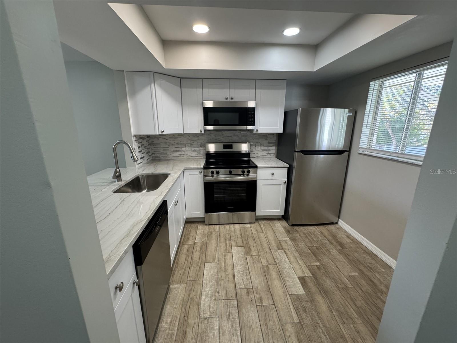 Image 3 of 19 For 3602 Beneva Road 405