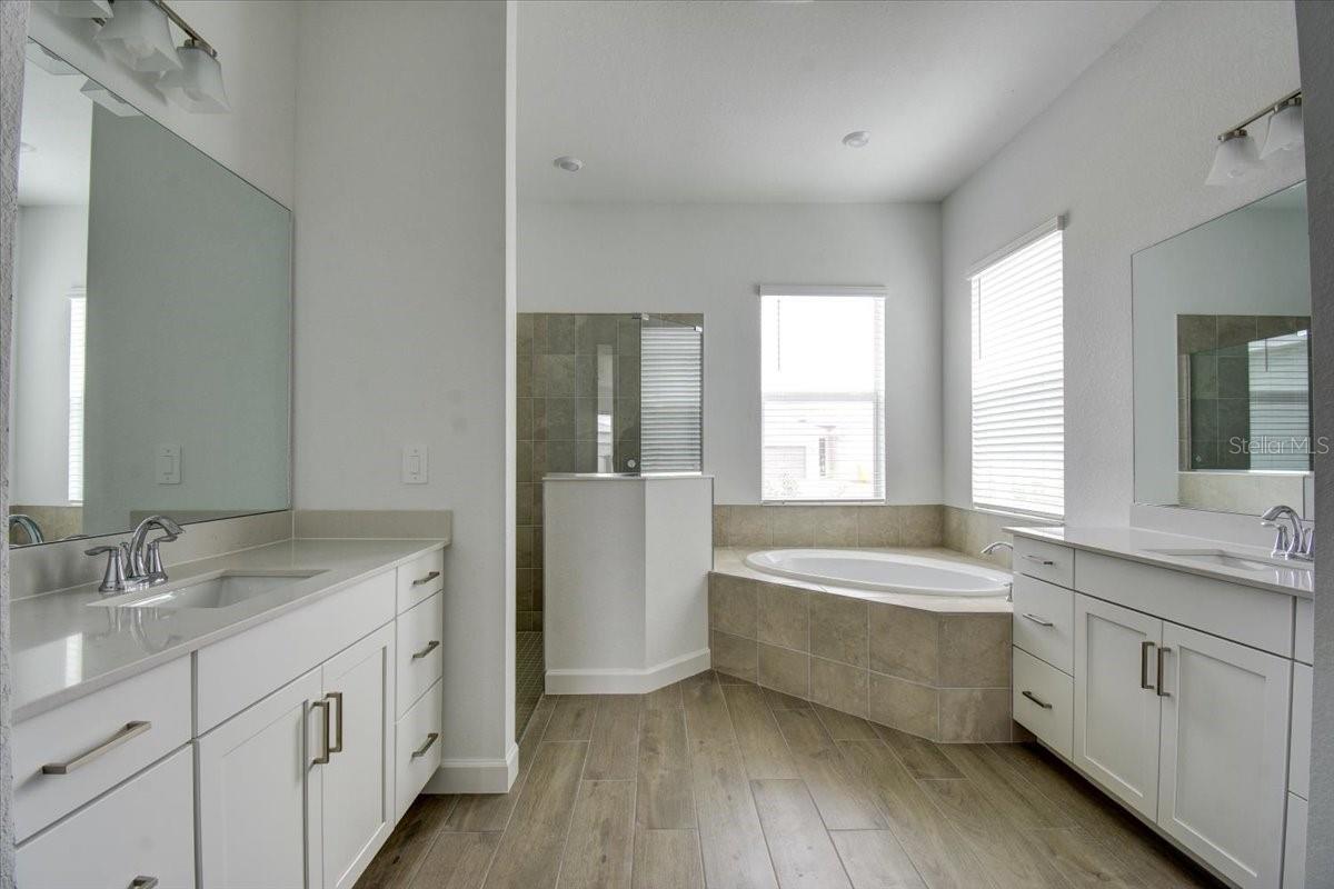 Image 11 of 44 For 7796 Lakes Edge Lane