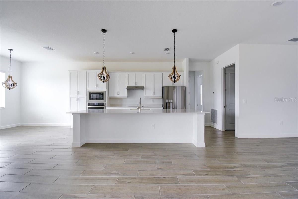 Image 4 of 44 For 7796 Lakes Edge Lane