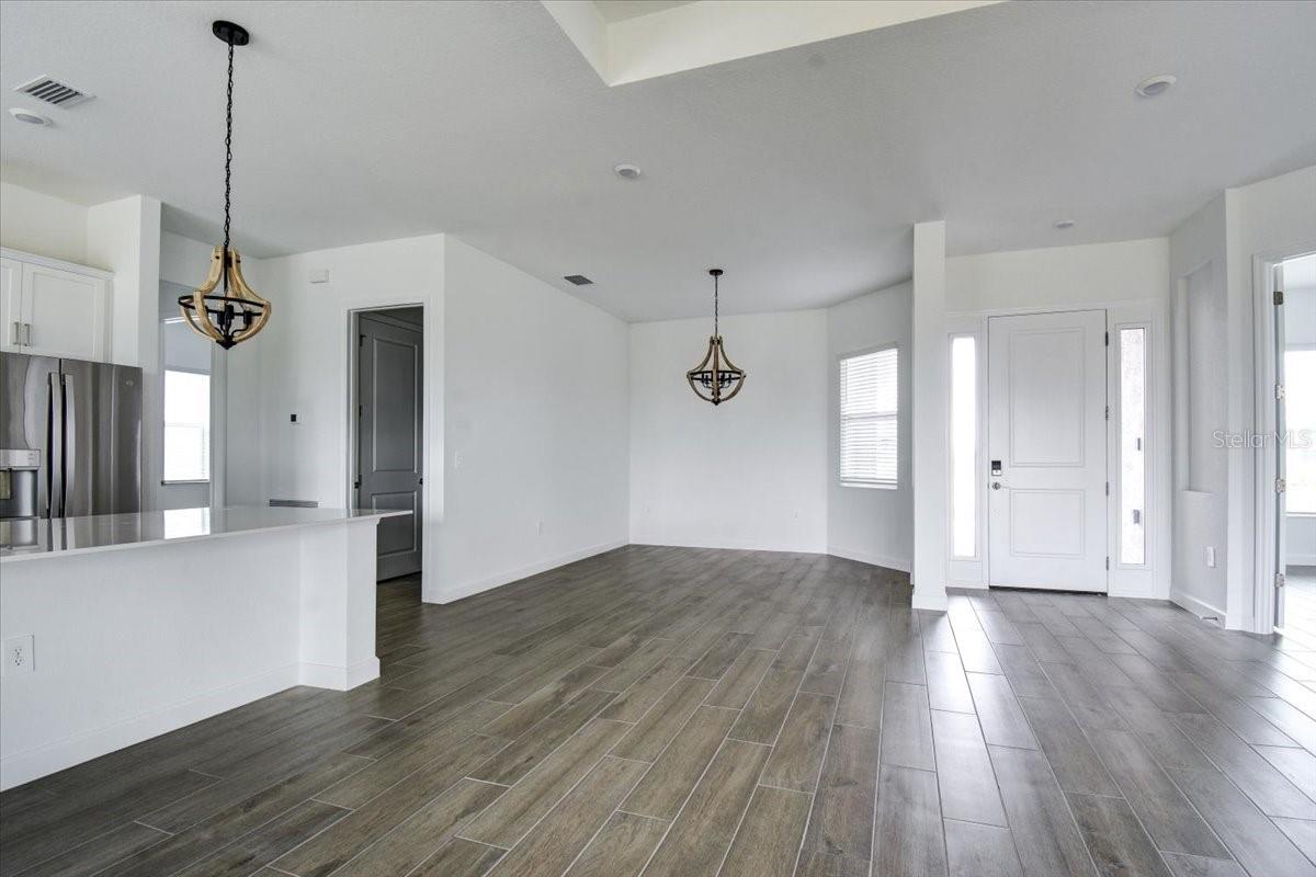 Image 5 of 44 For 7796 Lakes Edge Lane