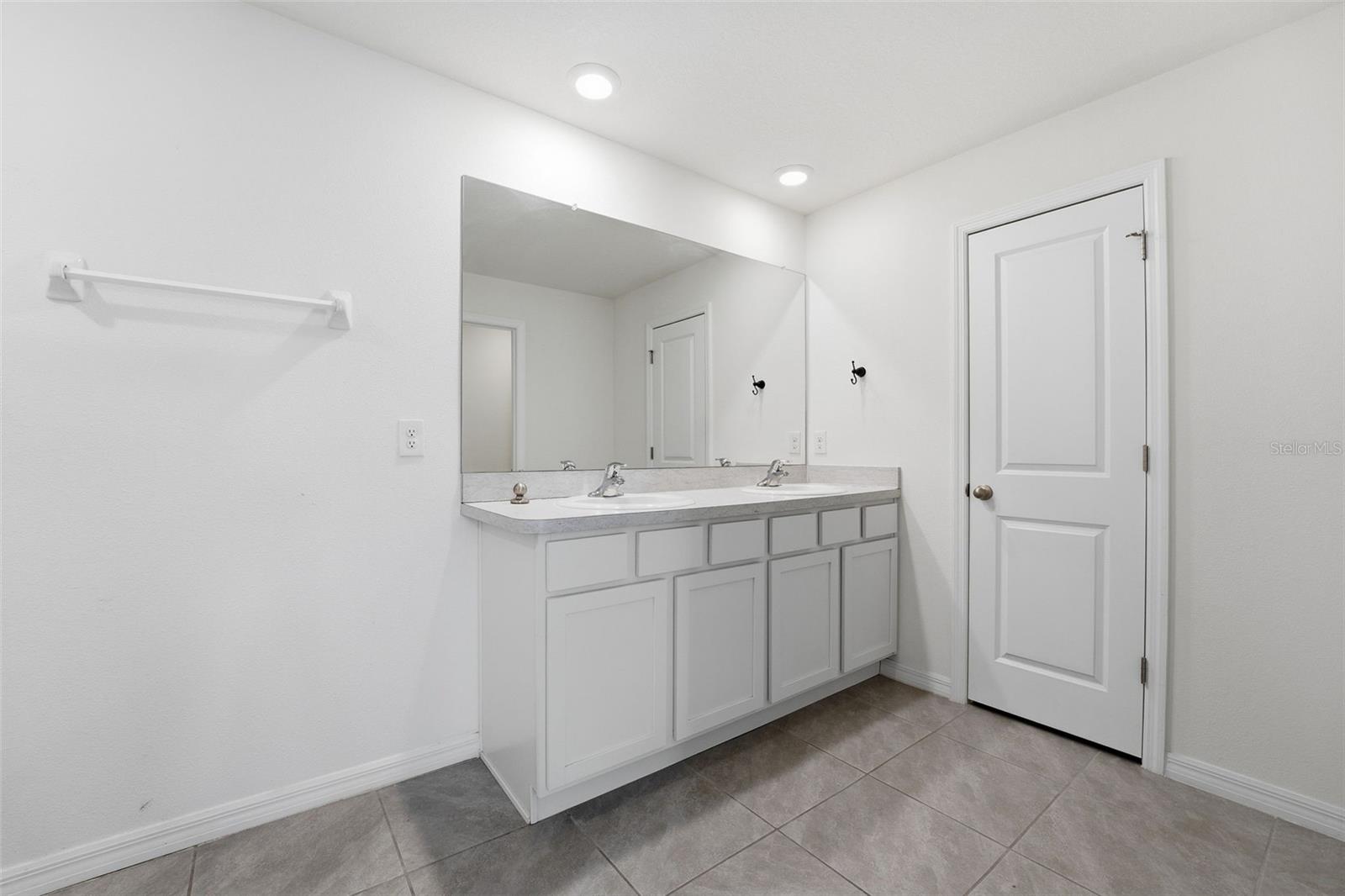 Image 22 of 51 For 10215 Charlotte Drive