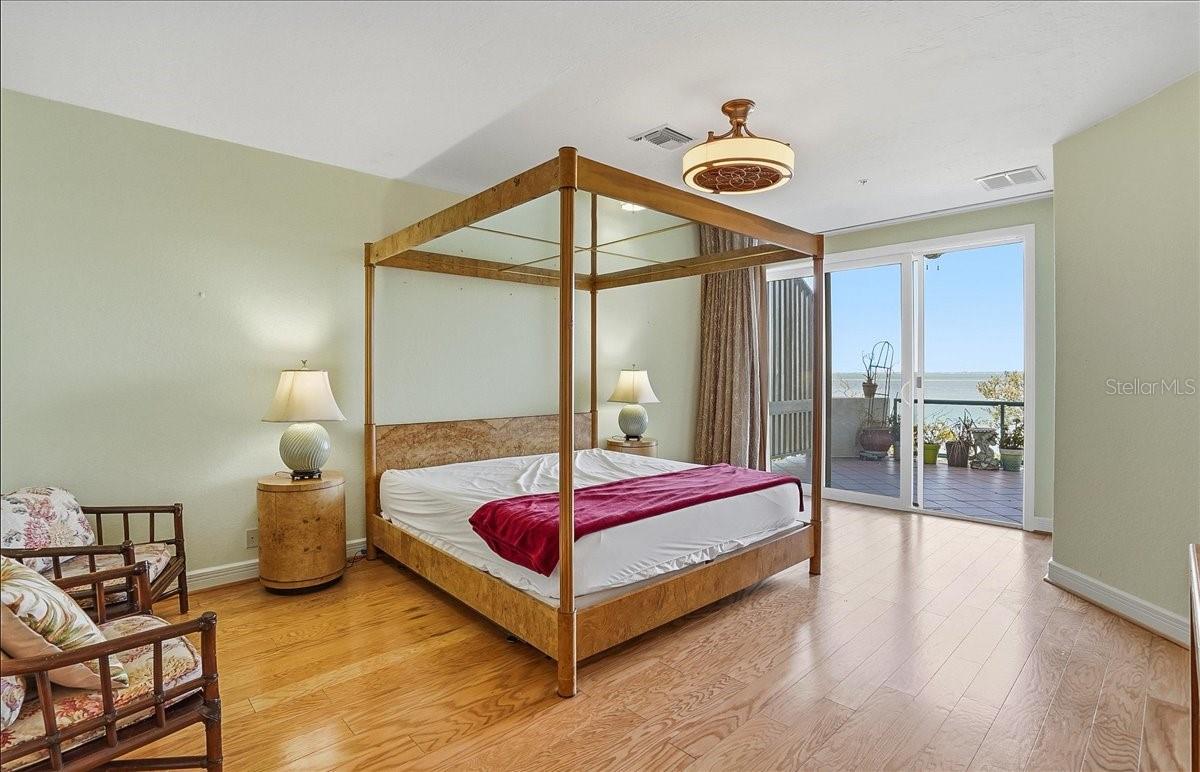 Image 22 of 46 For 380 Gulf Of Mexico Drive 515