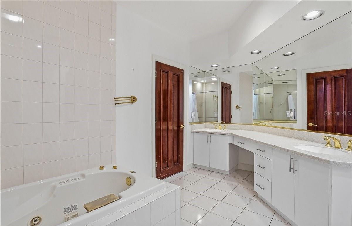 Image 24 of 46 For 380 Gulf Of Mexico Drive 515