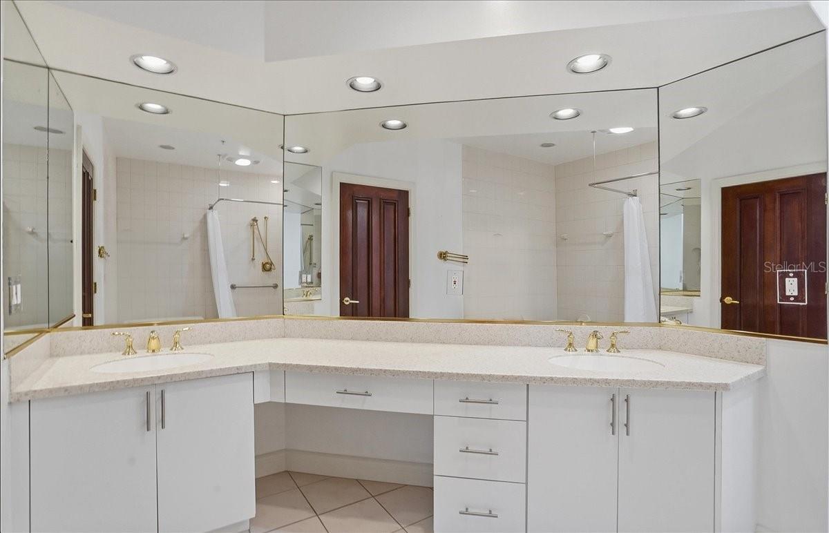 Image 25 of 46 For 380 Gulf Of Mexico Drive 515