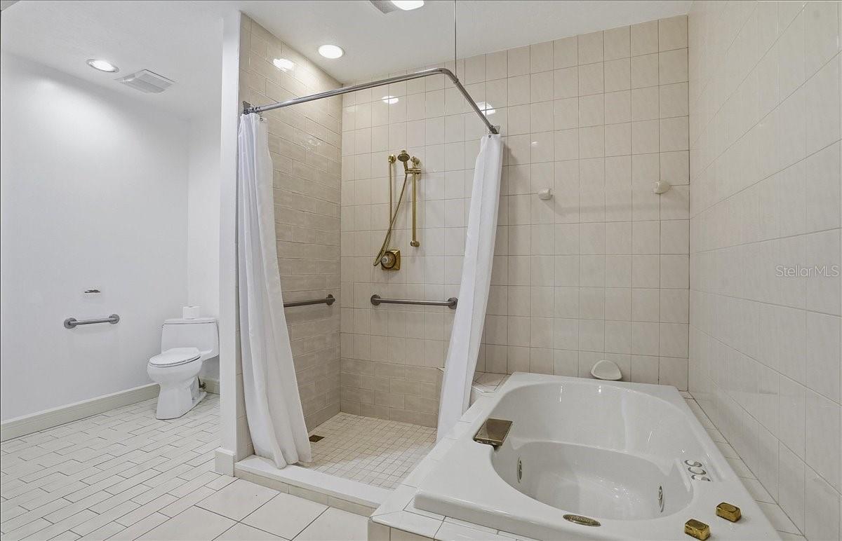 Image 26 of 46 For 380 Gulf Of Mexico Drive 515