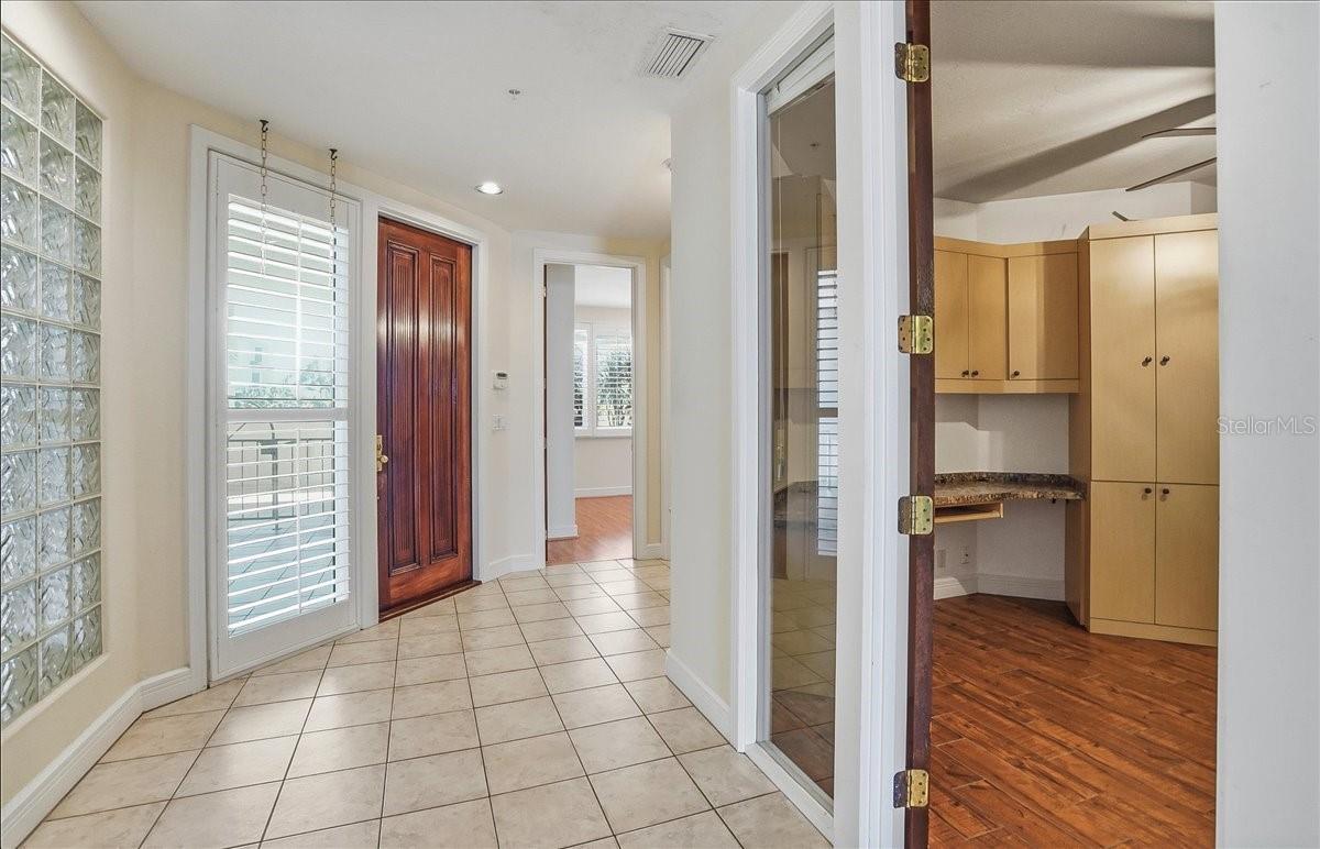 Image 8 of 46 For 380 Gulf Of Mexico Drive 515