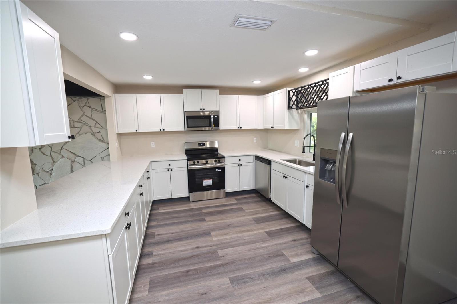 Image 18 of 59 For 5667 Creekwood Drive