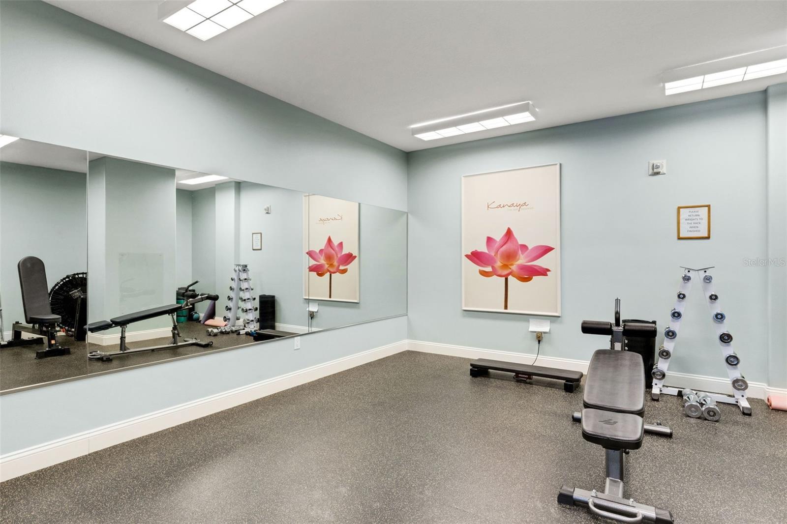 Image 10 of 98 For 505 Orange Avenue 901