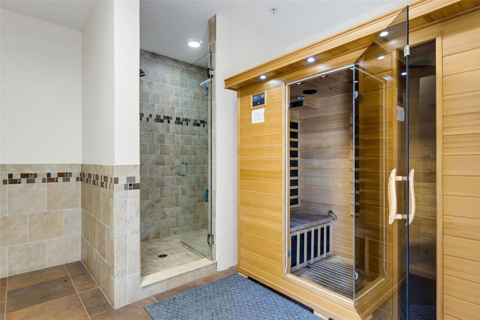 Image 11 of 98 For 505 Orange Avenue 901