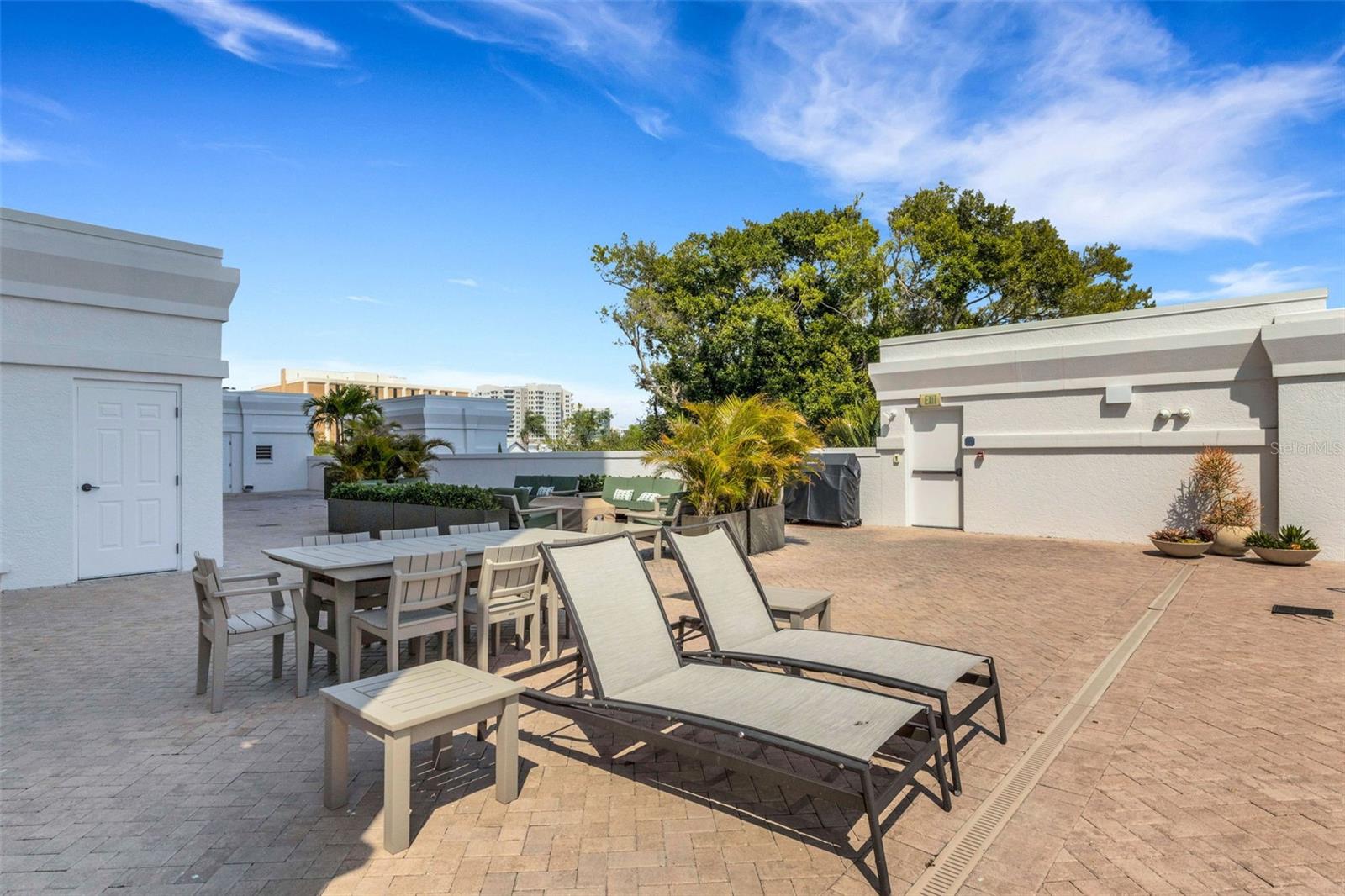 Image 13 of 98 For 505 Orange Avenue 901