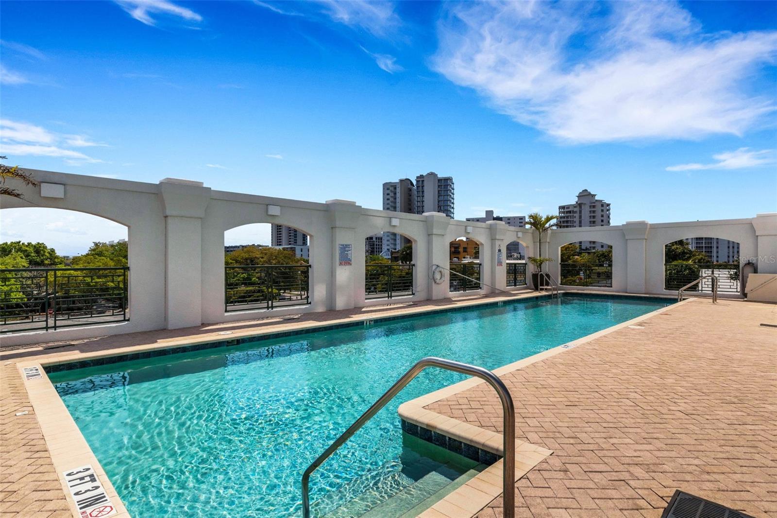 Image 14 of 98 For 505 Orange Avenue 901