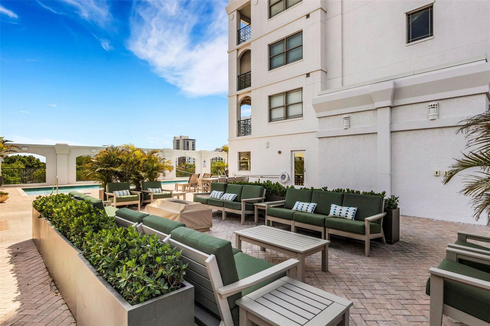 Image 15 of 98 For 505 Orange Avenue 901