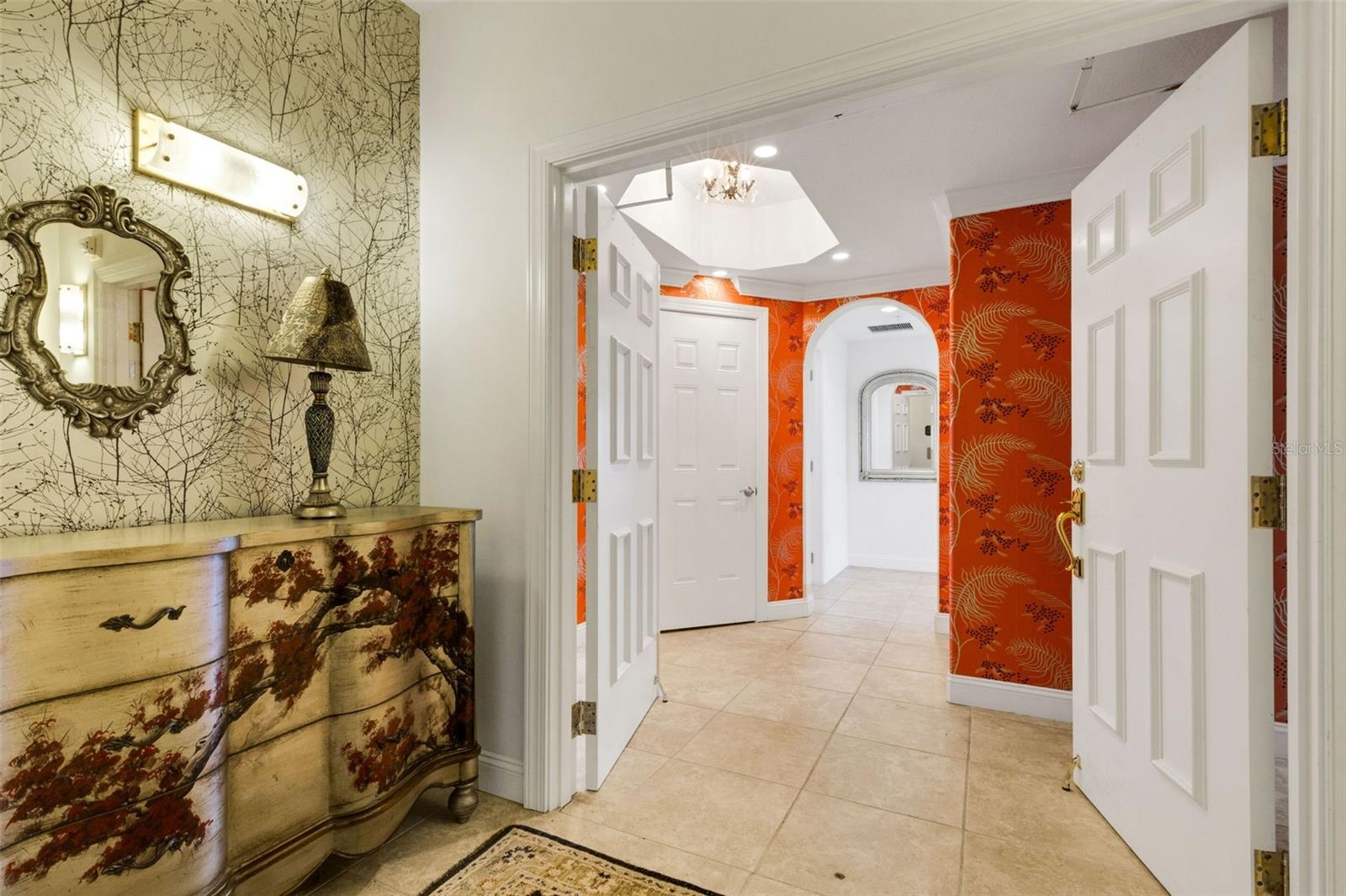 Image 16 of 98 For 505 Orange Avenue 901