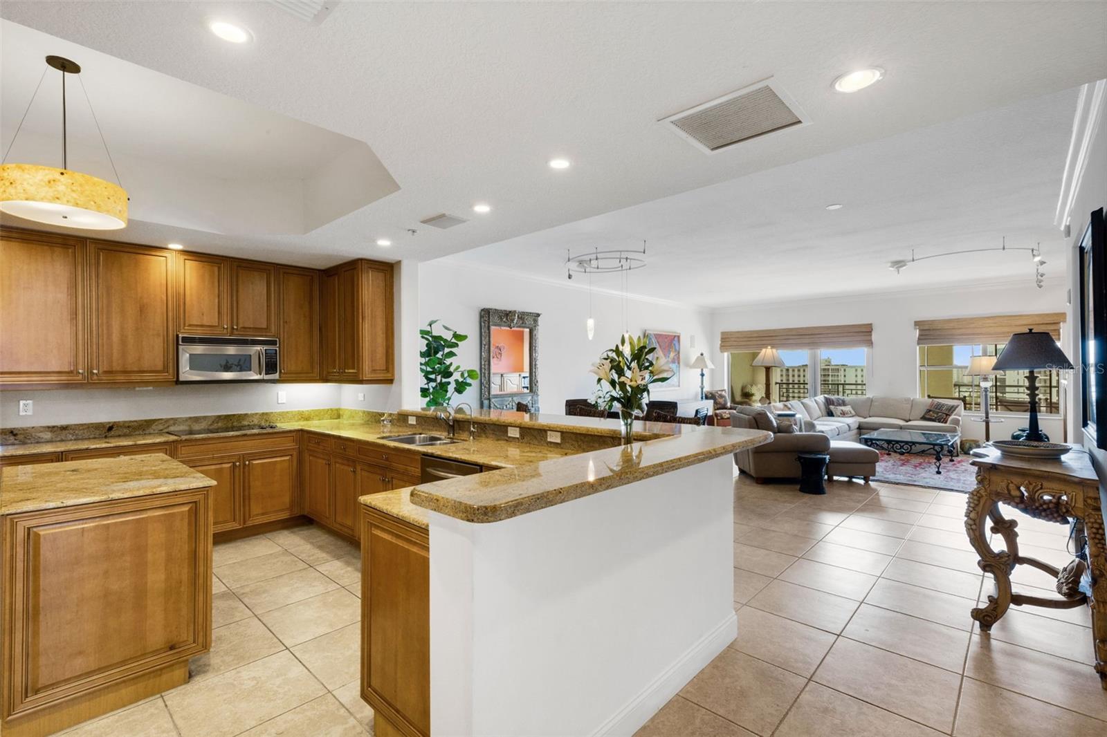 Image 23 of 98 For 505 Orange Avenue 901