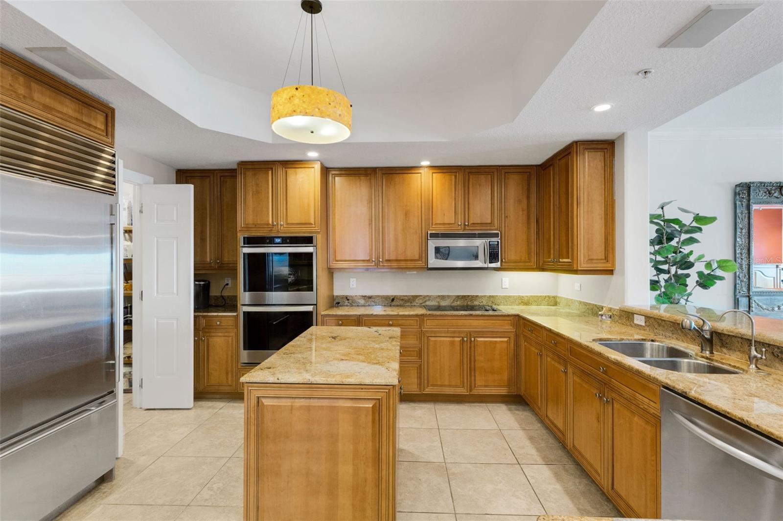 Image 27 of 98 For 505 Orange Avenue 901