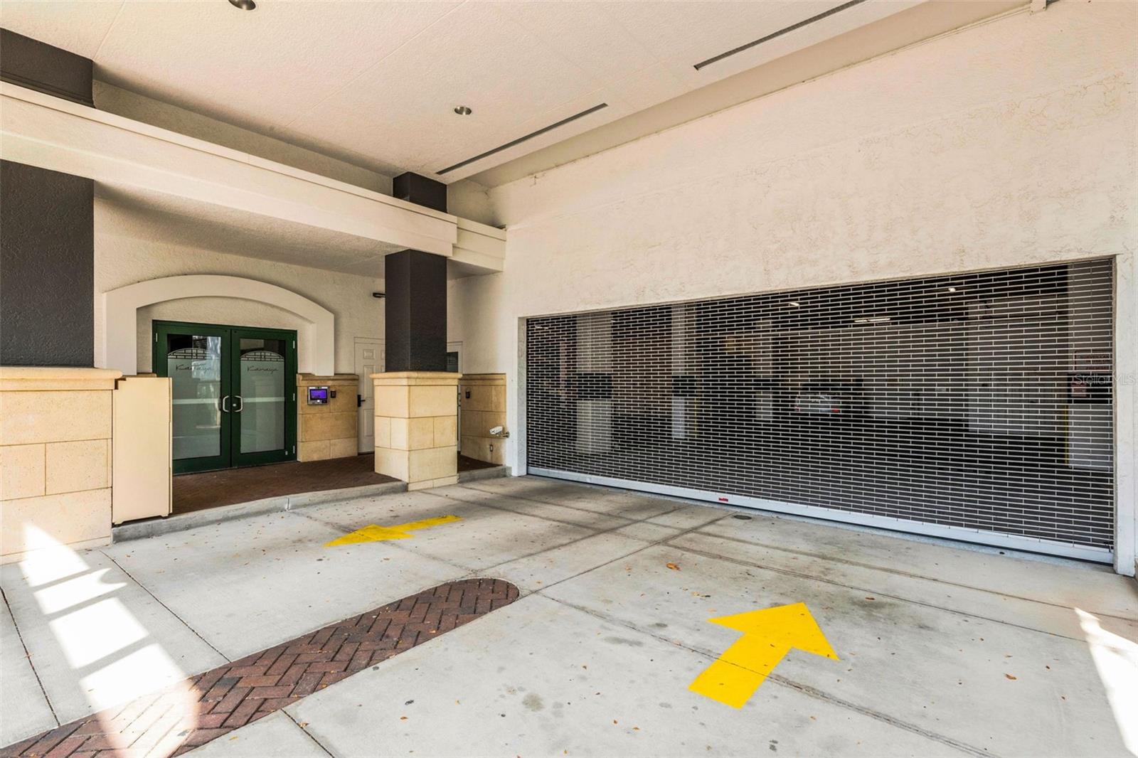 Image 3 of 98 For 505 Orange Avenue 901