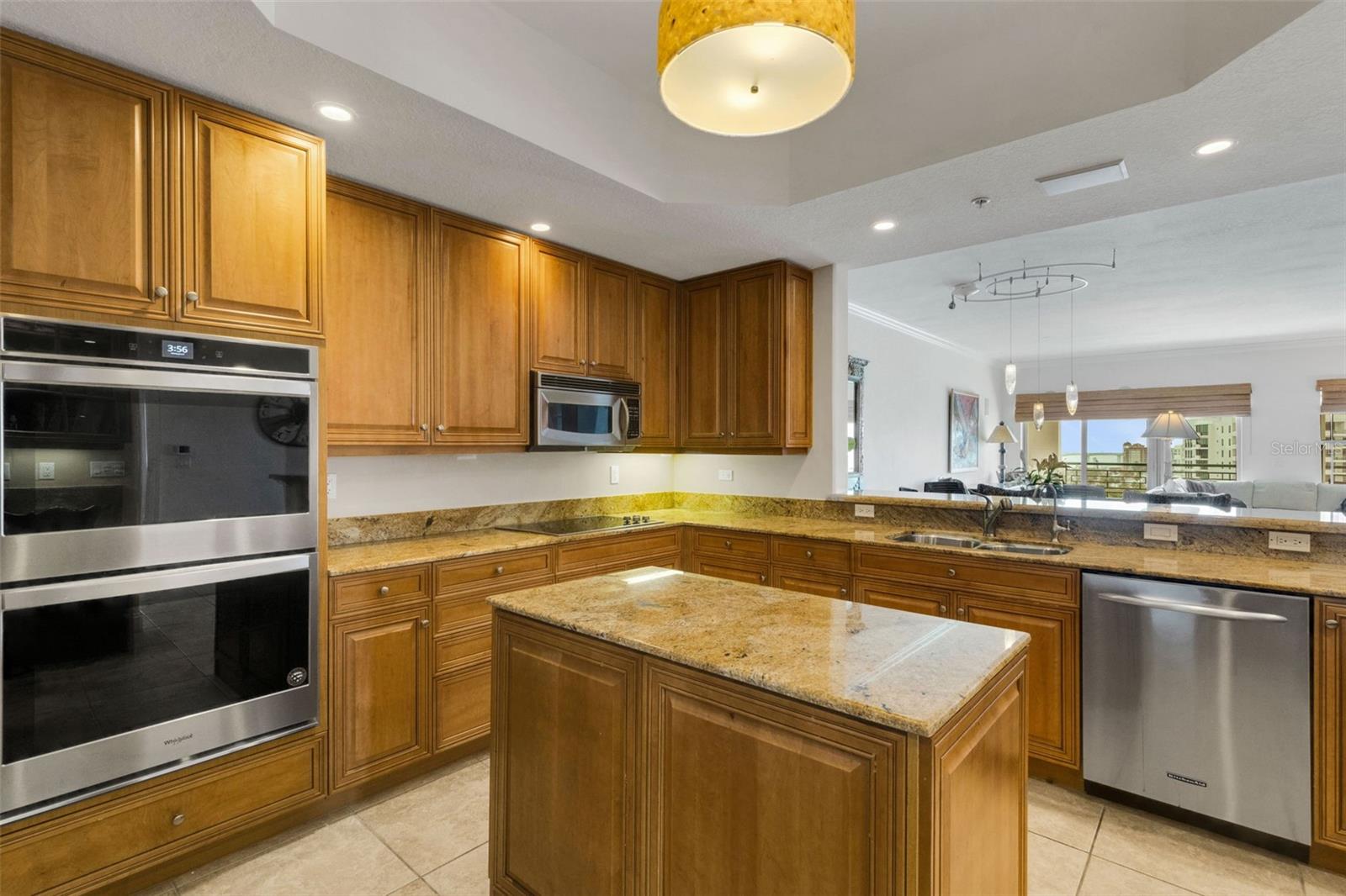 Image 31 of 98 For 505 Orange Avenue 901