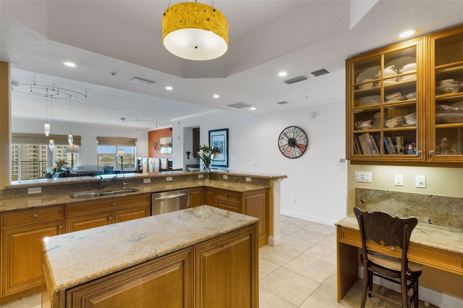 Image 33 of 98 For 505 Orange Avenue 901