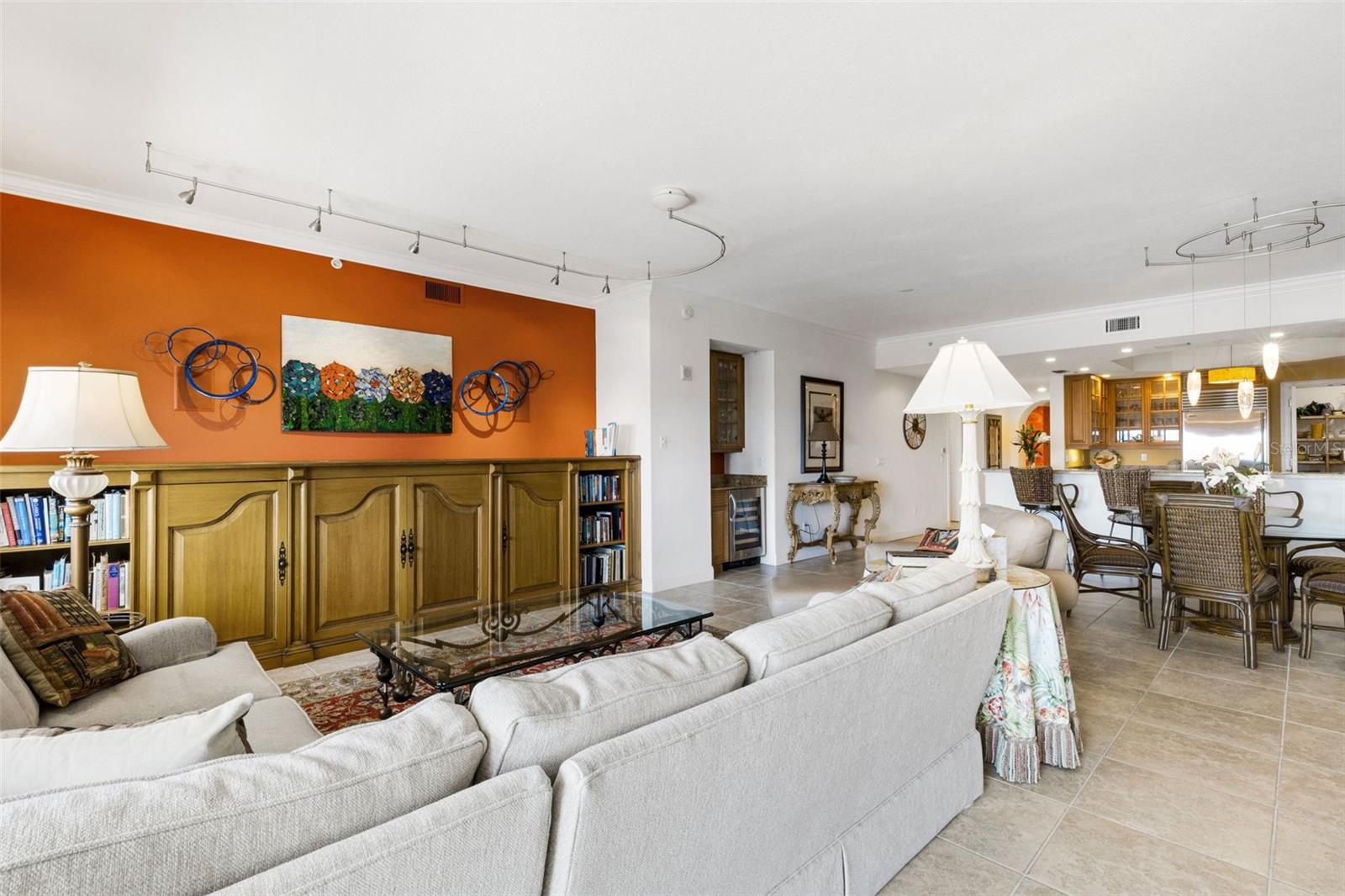 Image 43 of 98 For 505 Orange Avenue 901