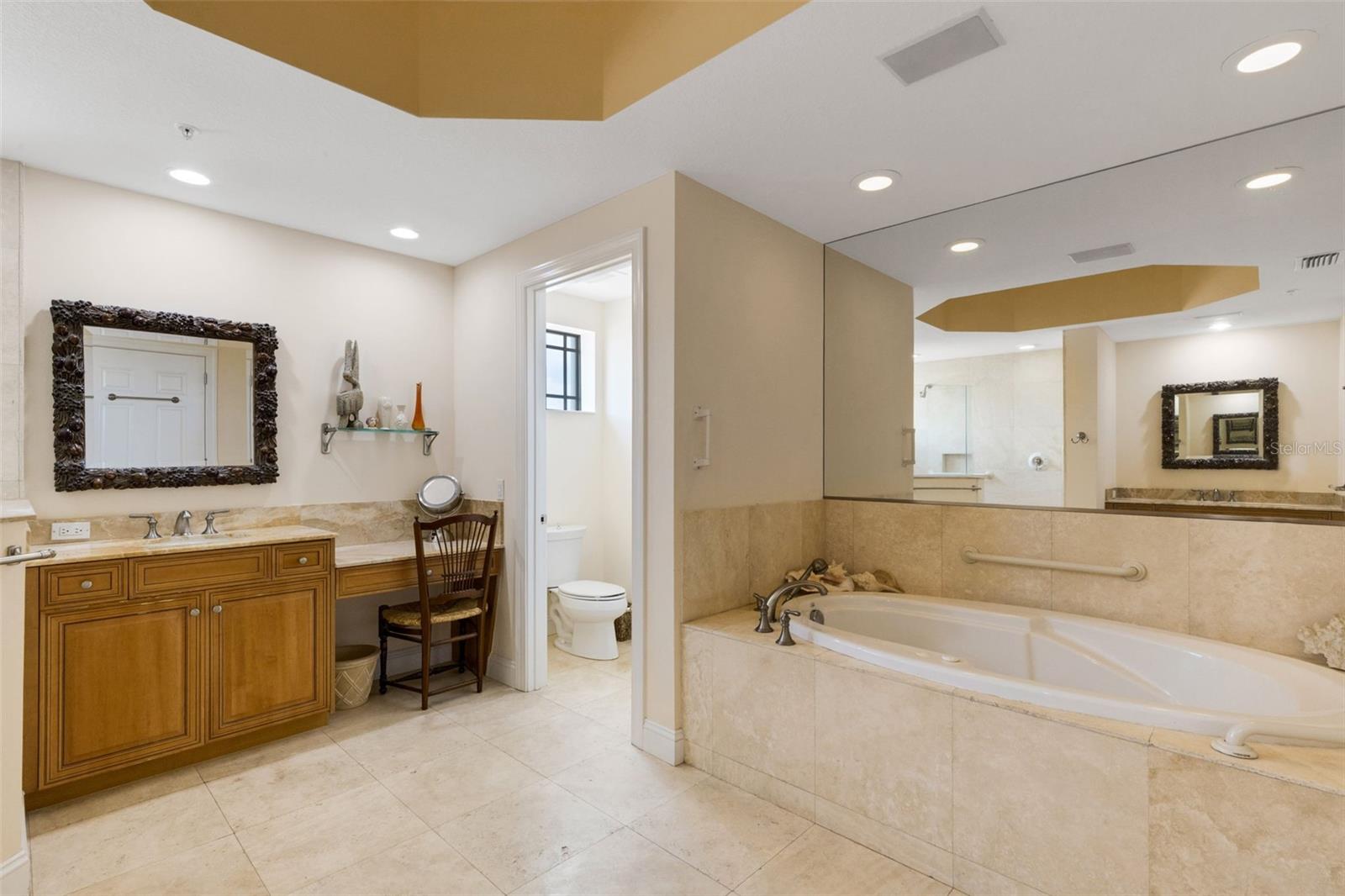 Image 46 of 98 For 505 Orange Avenue 901