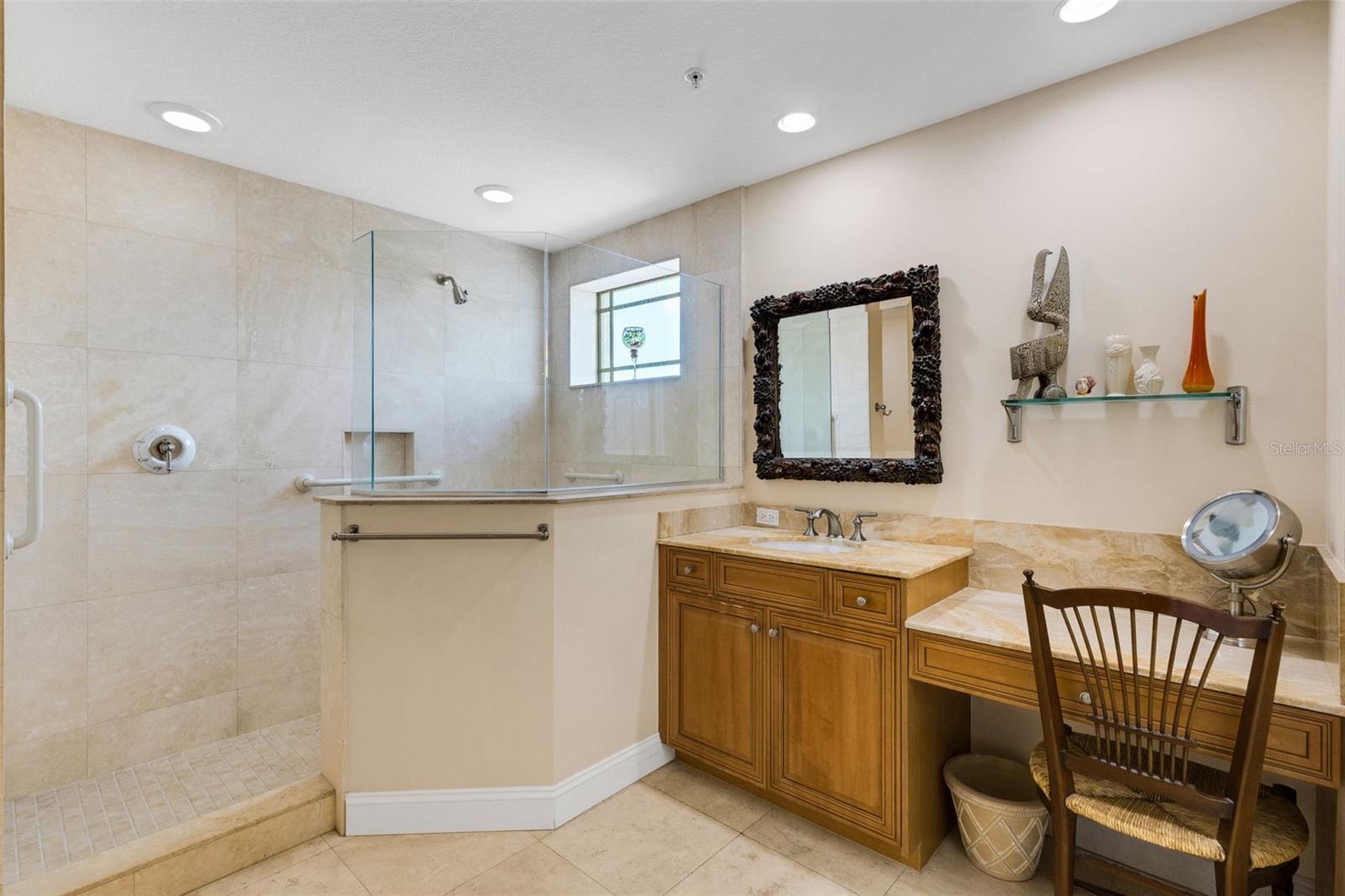 Image 49 of 98 For 505 Orange Avenue 901