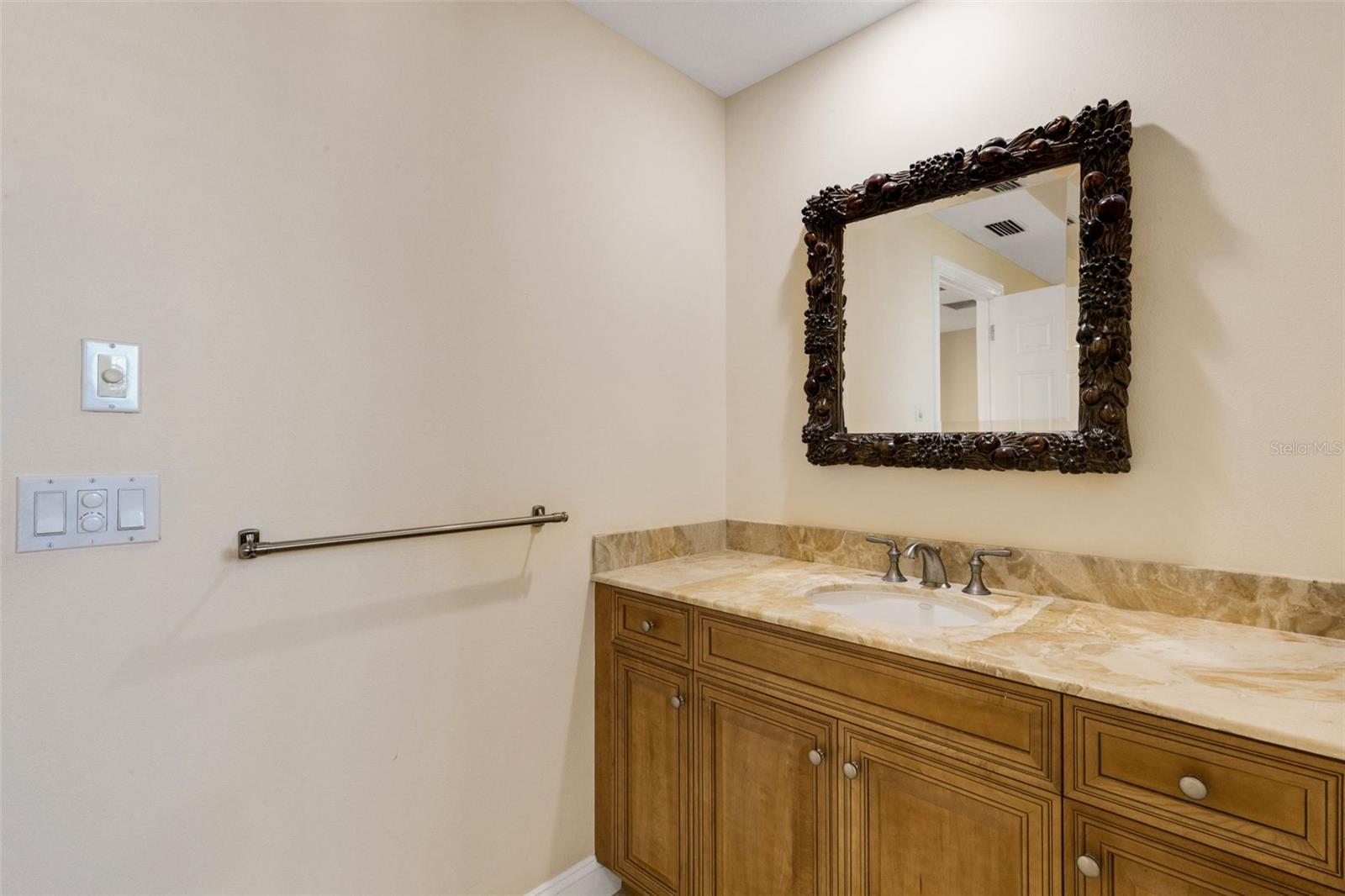 Image 50 of 98 For 505 Orange Avenue 901