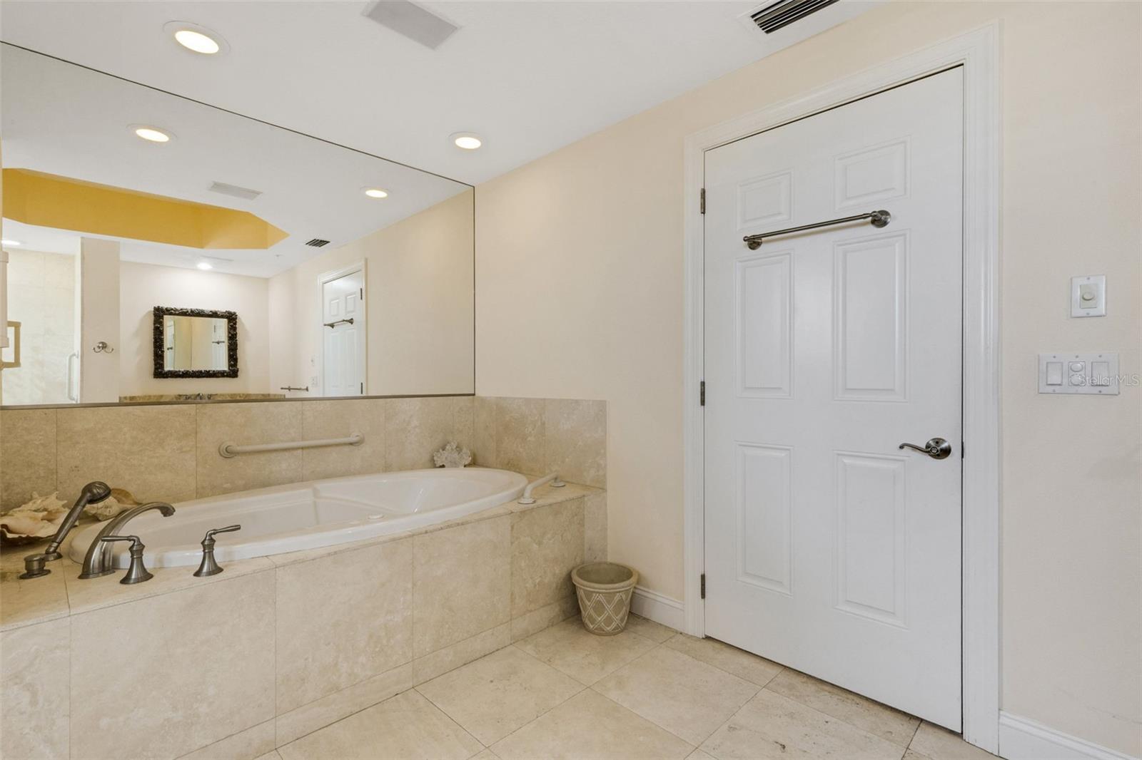 Image 51 of 98 For 505 Orange Avenue 901