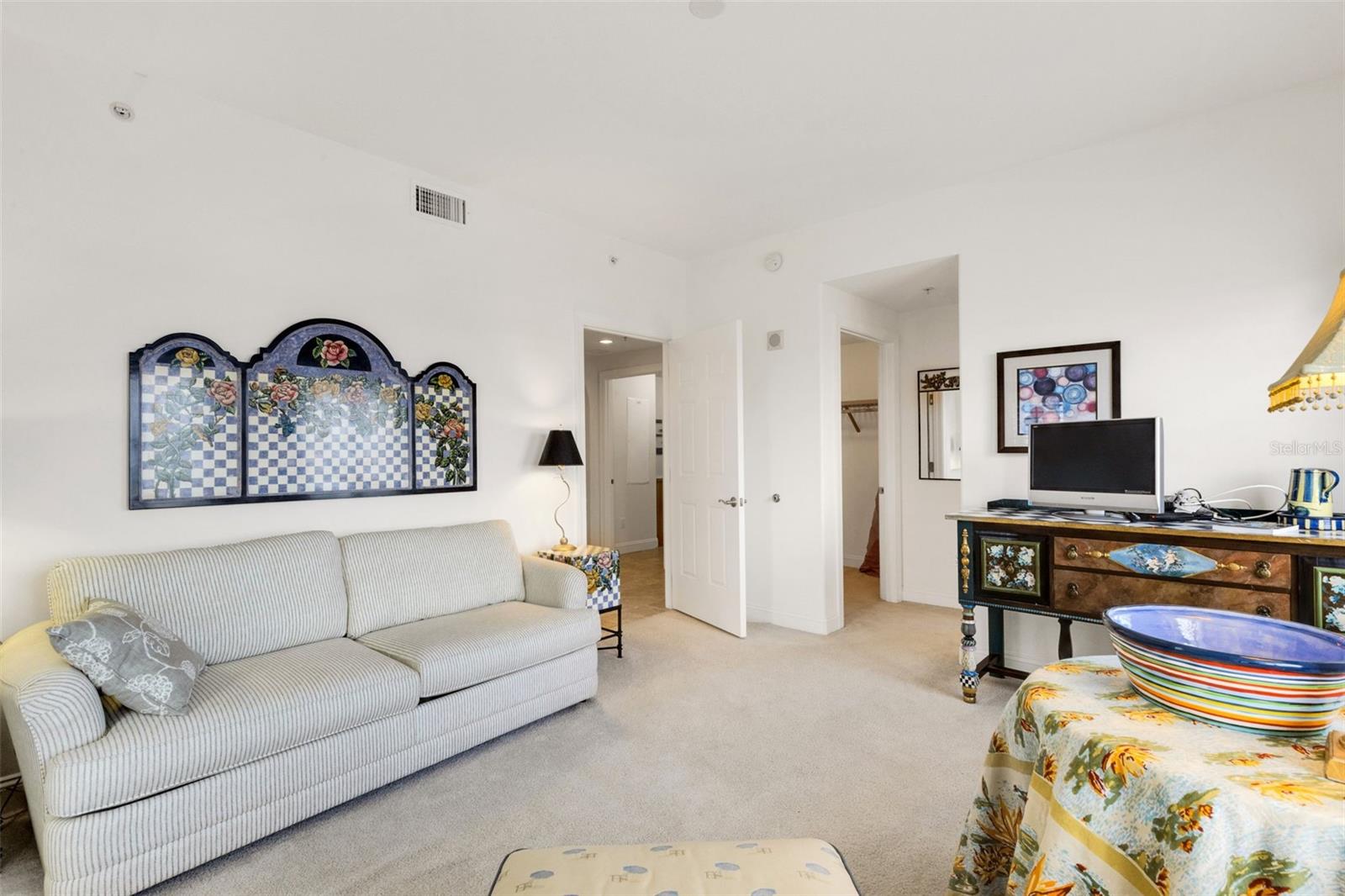 Image 69 of 98 For 505 Orange Avenue 901