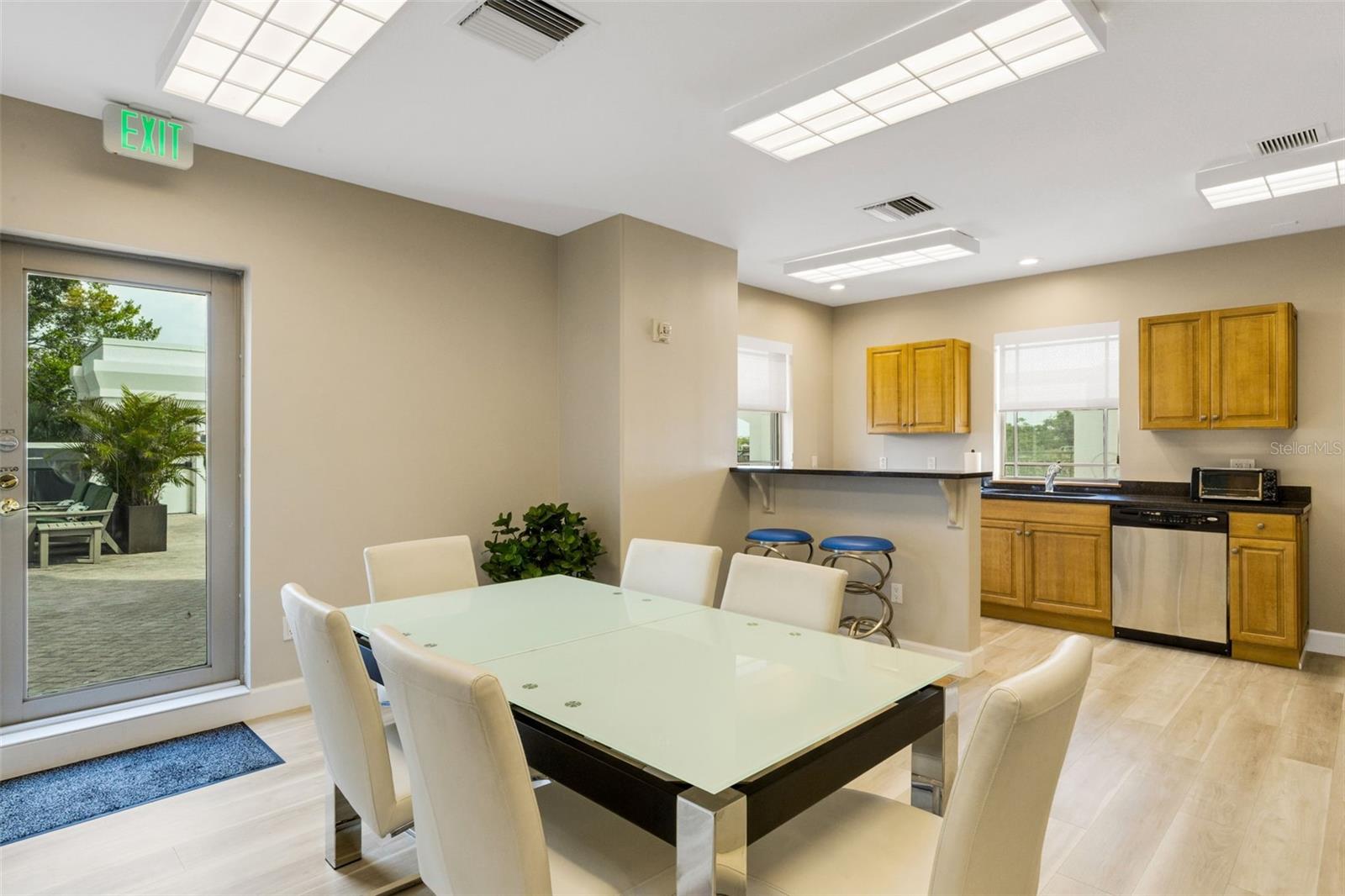 Image 9 of 98 For 505 Orange Avenue 901